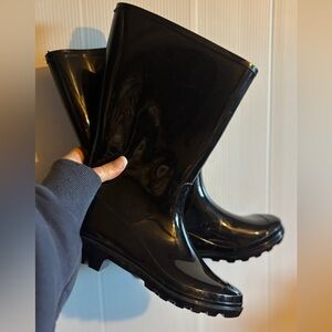 Time and Tru Black Glossy Boots